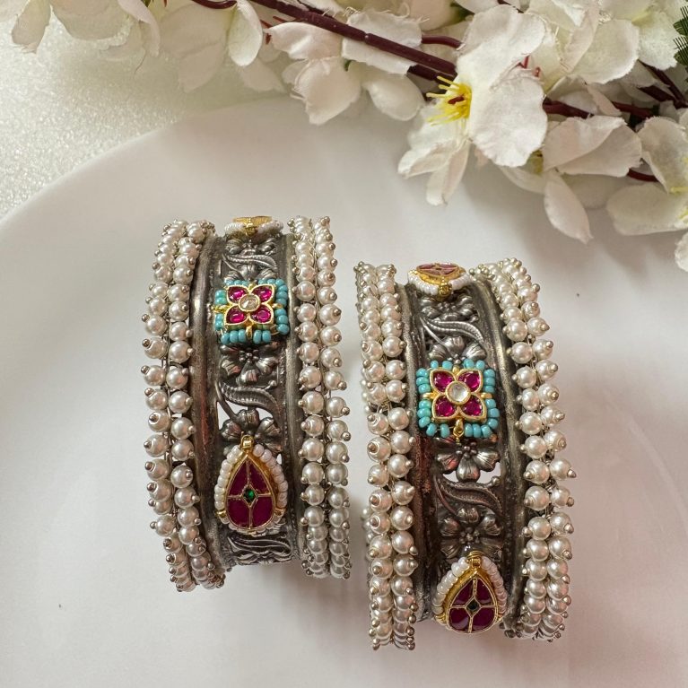 Kundan Fusion Handcuff