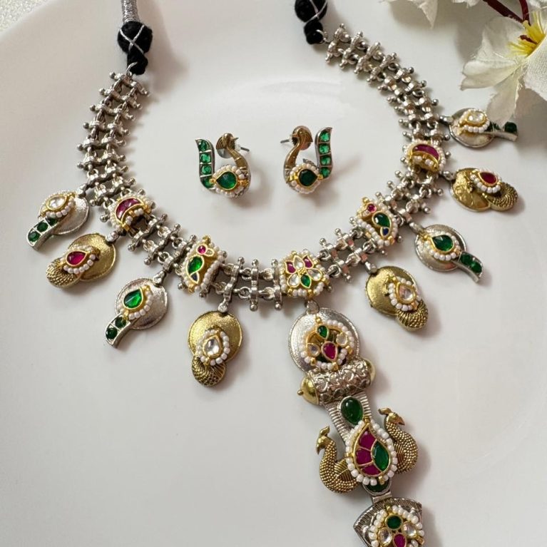 Dual-Tone Hasli Necklace Set