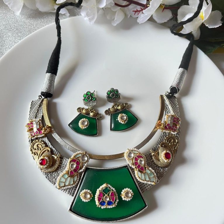 Royal Green Kundan Dualtone Hansli Style Necklace Set