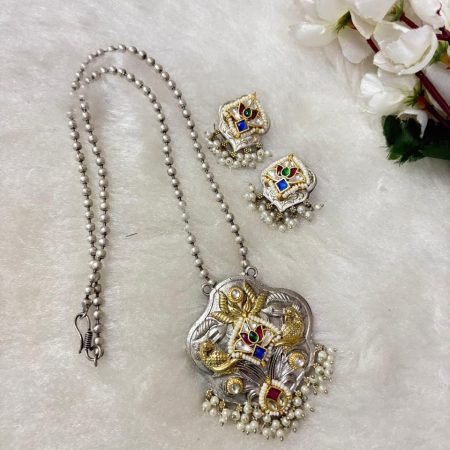 Dual-Tone Kundan Necklace Set
