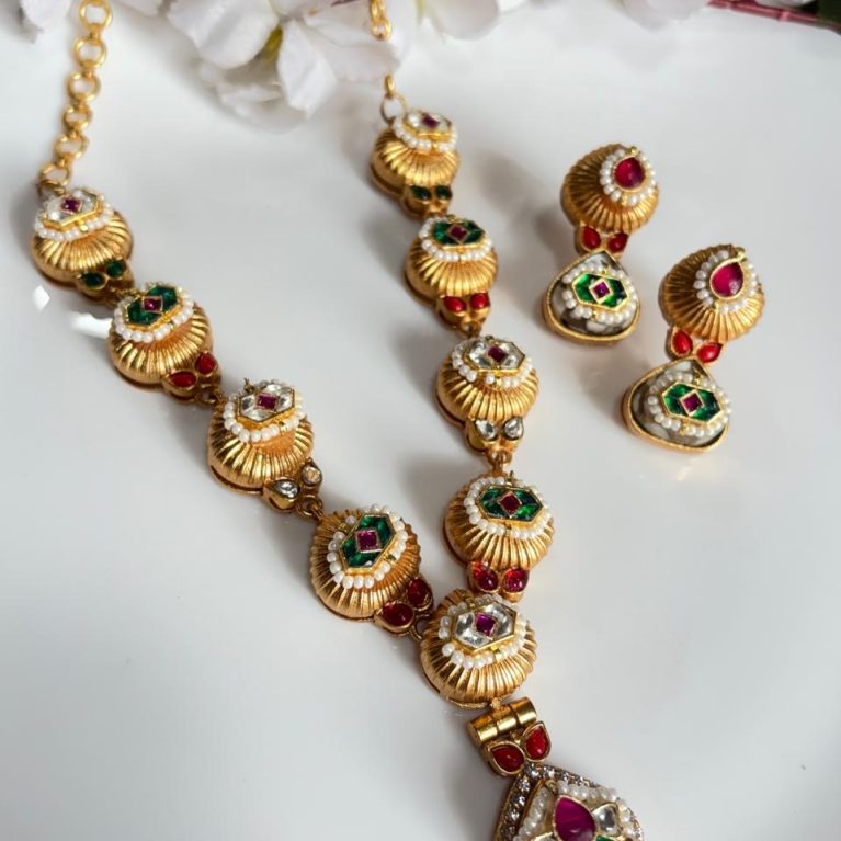 Golden Kundan Fusion Necklace Earring