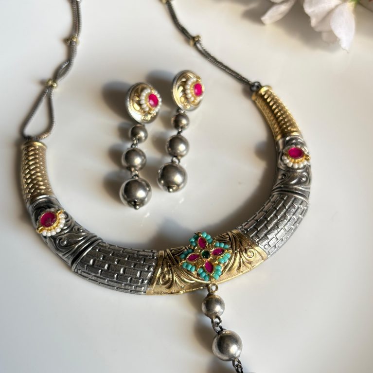 Dual-Tone Hasli Necklace Set
