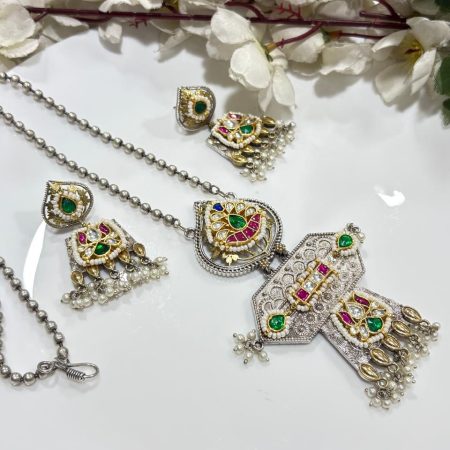Dual-Tone Kundan Necklace Set