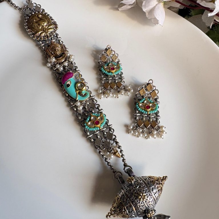 Dual-Tone Longtie Necklace Set